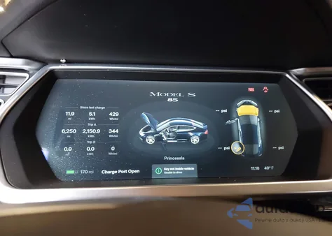 2013 Tesla Model S z USA, uszkodzony, nr VIN 5YJSA1CN7DFP27954